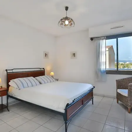 Charming Two-bedroom With Balcony And Garage By The Marina 公寓