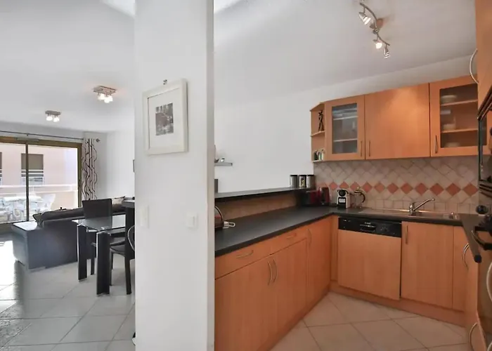 公寓 Charming Two-bedroom With Balcony And Garage By The Marina *