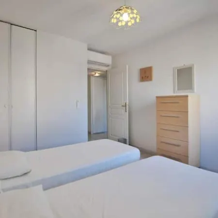 Apartment Charming Two-bedroom With Balcony And Garage By The Marina